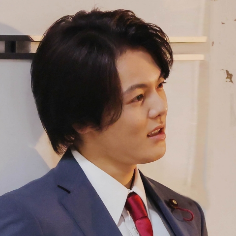 板倉靖幸 役　室 龍太