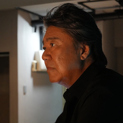 有村悠一郎 役　新名真郎